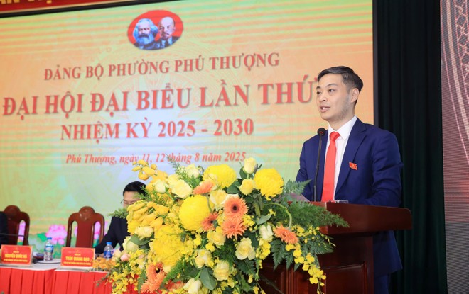 Bí thư Đảng ủy, Chủ tịch HĐND phường Phú Thượng Nguyễn Quốc Hà phát biểu tại Đại hội Bí thư Đảng ủy, Chủ tịch HĐND phường Phú Thượng Nguyễn Quốc Hà phát biểu tại Đại hội
