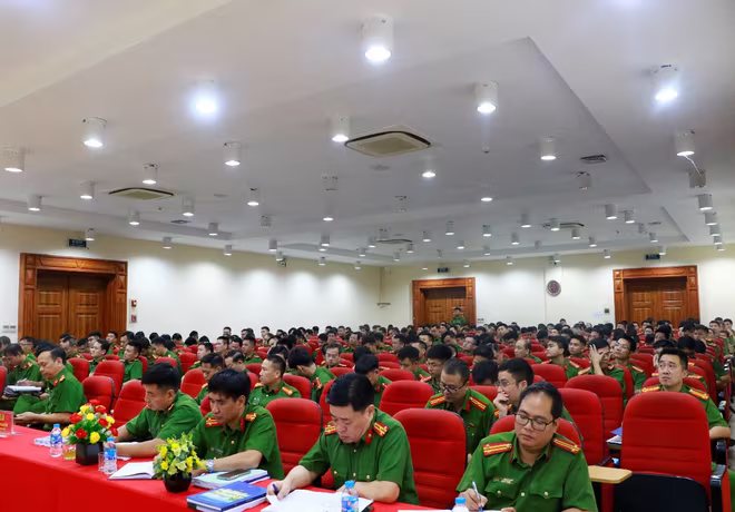Các học viên tham gia lớp tập huấn