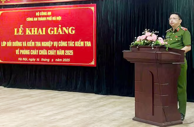 Thiếu tướng Nguyễn Hồng Ky - Phó Giám đốc CATP phát biểu chỉ đạo tại Lễ khai giảng lớp tập huấn