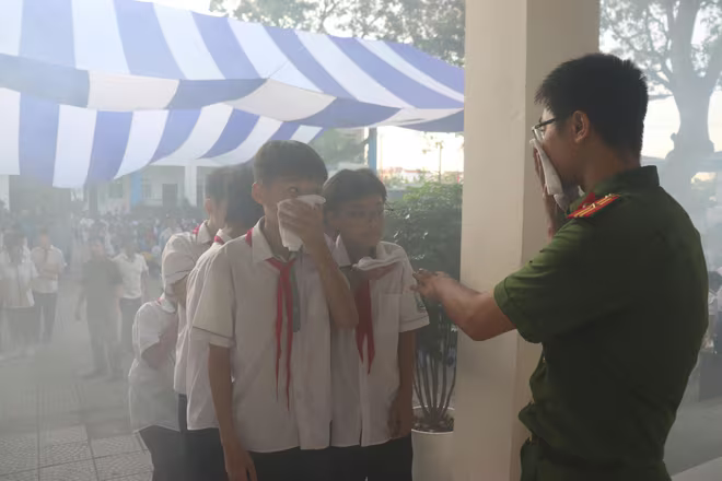 Lực lượng Cảnh sát PCCC và CNCH tuyên truyền, hướng dẫn học sinh kỹ năng an toàn cháy, nổ
