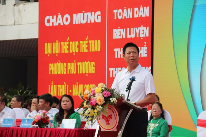 Đồng chí Đỗ Đình Sơn - Phó Bí thư Đảng ủy, Chủ tịch UBND phường Phú Thượng, Trưởng Ban Tổ chức Đại hội phát biểu khai mạc Đồng chí Đỗ Đình Sơn - Phó Bí thư Đảng ủy, Chủ tịch UBND phường Phú Thượng, Trưởng Ban Tổ chức Đại hội phát biểu khai mạc