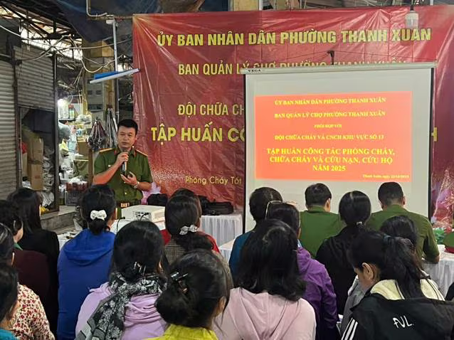 Báo cáo viên cập nhật tình hình cháy, nổ trên địa bàn, phổ biến kịch bản tình huống cháy trước khi thực tập Báo cáo viên cập nhật tình hình cháy, nổ trên địa bàn, phổ biến kịch bản tình huống cháy trước khi thực tập