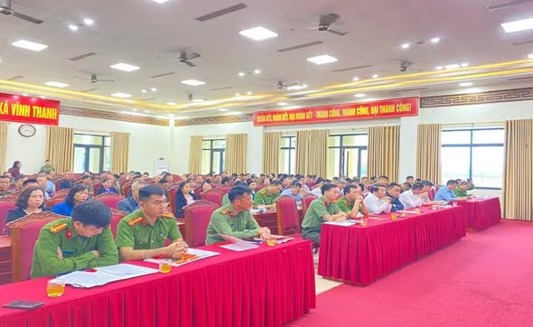 Công an xã Vĩnh Thanh, Hà Nội tổ chức Hội nghị Công an lắng nghe ý kiến nhân dân; đánh giá tình hình an ninh trật tự, góp ý với Cảnh sát khu vực Công an xã Vĩnh Thanh, Hà Nội tổ chức Hội nghị Công an lắng nghe ý kiến nhân dân; đánh giá tình hình an ninh trật tự, góp ý với Cảnh sát khu vực