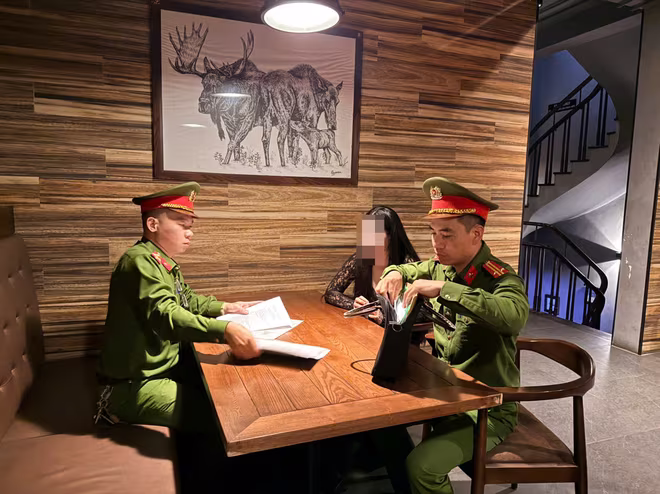 Công an phường Tây Hồ tuyên truyền, kiểm tra nhắc nhở cơ sở kinh doanh hoạt động sau 24h Công an phường Tây Hồ tuyên truyền, kiểm tra nhắc nhở cơ sở kinh doanh hoạt động sau 24h