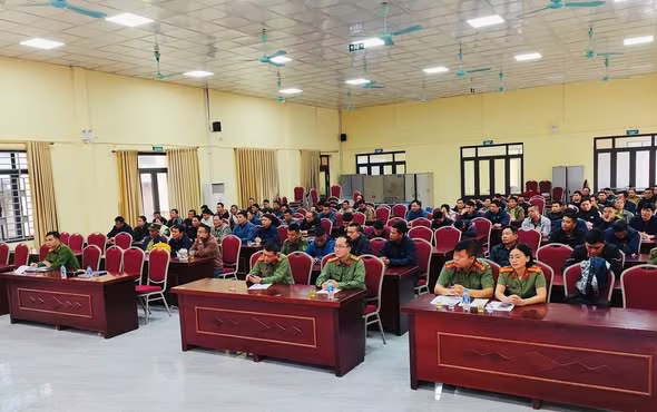 Công an thành phố bồi dưỡng nghiệp vụ cho lực lượng tham gia bảo vệ an ninh trật tự xã Yên Lãng Công an thành phố bồi dưỡng nghiệp vụ cho lực lượng tham gia bảo vệ an ninh trật tự xã Yên Lãng