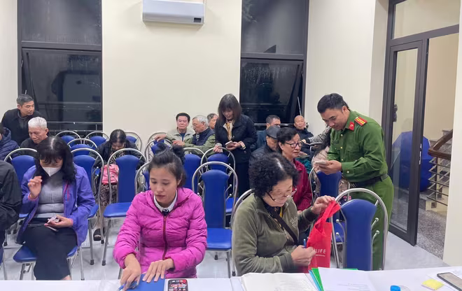 Đây là buổi sinh hoạt chính trị, qua đó mỗi CBCS thêm nhận thức sâu sắc hơn về vai trò tiên phong, gương mẫu, tiếp tục phấn đấu xây dựng lực lượng Công an phường trong sạch, vững mạnh, vì nhân dân phục vụ Đây là buổi sinh hoạt chính trị, qua đó mỗi CBCS thêm nhận thức sâu sắc hơn về vai trò tiên phong, gương mẫu, tiếp tục phấn đấu xây dựng lực lượng Công an phường trong sạch, vững mạnh, vì nhân dân phục vụ