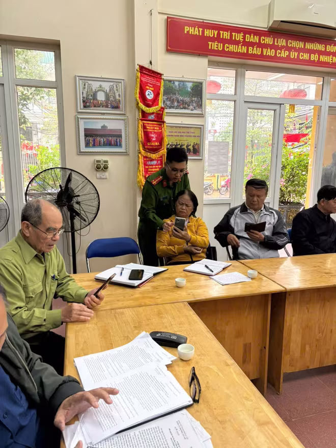 Hướng tới Đại hội đại biểu toàn quốc lần thứ XIV của Đảng, thực hiện chỉ đạo của Đảng ủy Công an Thành phố Hà Nội về việc tổ chức lấy ý kiến góp ý vào Dự thảo các văn kiện, Công an phường Tây Hồ đã triển khai nghiêm túc, đồng bộ và đạt hiệu quả thiết thực Hướng tới Đại hội đại biểu toàn quốc lần thứ XIV của Đảng, thực hiện chỉ đạo của Đảng ủy Công an Thành phố Hà Nội về việc tổ chức lấy ý kiến góp ý vào Dự thảo các văn kiện, Công an phường Tây Hồ đã triển khai nghiêm túc, đồng bộ và đạt hiệu quả thiết thực