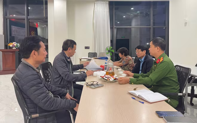 Hoạt động thiết thực này góp phần lan tỏa tinh thần đổi mới, dân chủ, kỷ cương trong toàn lực lượng; đồng thời khẳng định hình ảnh Công an phường Tây Hồ - đoàn kết, trách nhiệm, tận tụy, vì Đảng, vì nhân dân phục vụ Hoạt động thiết thực này góp phần lan tỏa tinh thần đổi mới, dân chủ, kỷ cương trong toàn lực lượng; đồng thời khẳng định hình ảnh Công an phường Tây Hồ - đoàn kết, trách nhiệm, tận tụy, vì Đảng, vì nhân dân phục vụ