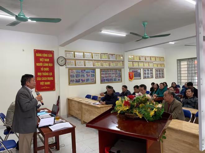 Hưởng ứng đợt sinh hoạt chính trị đặc biệt - lấy ý kiến nhân dân vào Dự thảo Văn kiện trình Đại hội XIV của Đảng, đảng viên phường Tây Hồ đã đóng góp nhiều ý kiến trong lĩnh vực kinh tế - giáo dục, lĩnh vực được coi là nền tảng cho sự phát triển của Quốc gia Hưởng ứng đợt sinh hoạt chính trị đặc biệt - lấy ý kiến nhân dân vào Dự thảo Văn kiện trình Đại hội XIV của Đảng, đảng viên phường Tây Hồ đã đóng góp nhiều ý kiến trong lĩnh vực kinh tế - giáo dục, lĩnh vực được coi là nền tảng cho sự phát triển của Quốc gia