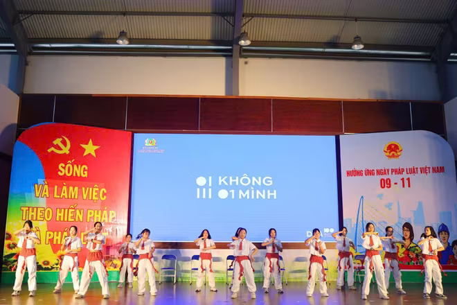 Công an phường Tây Hồ hưởng ứng ngày pháp luật Việt Nam ảnh 1 Công an phường Tây Hồ hưởng ứng ngày pháp luật Việt Nam ảnh 1