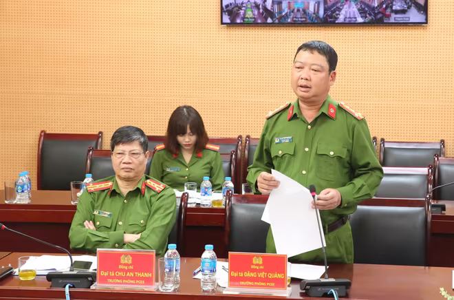 Đại tá Đặng Việt Quảng - Trưởng phòng CSHS, CATP Hà Nội tham luận tại hội nghị