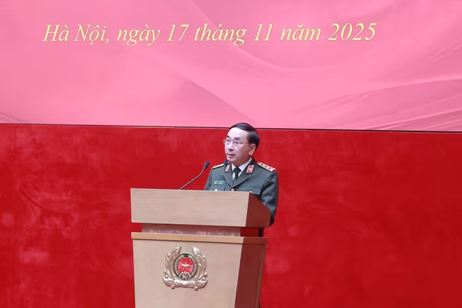 Thượng tướng Trần Quốc Tỏ, Ủy viên Trung ương Đảng, Phó Bí thư Đảng ủy Công an Trung ương, Chủ nhiệm UBKT Đảng ủy Công an Trung ương, Thứ trưởng Bộ Công an phát biểu tại hội nghị