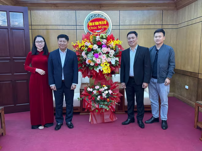 Công an Hà Nội chúc mừng kỷ niệm 95 năm ngày truyền thống Mặt trận Tổ quốc Việt Nam thành phố Hà Nội Công an Hà Nội chúc mừng kỷ niệm 95 năm ngày truyền thống Mặt trận Tổ quốc Việt Nam thành phố Hà Nội