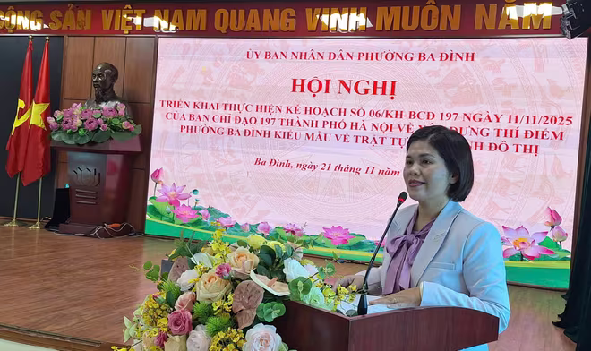 Bà Nguyễn Thị Đoan Trang, Phó Chủ tịch UBND phường Ba Đình phát biểu tại hội nghị