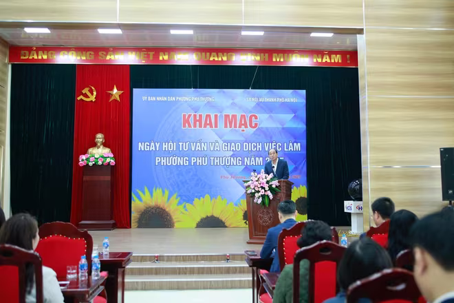 Phó Giám đốc Sở Nội vụ Hà Nội Nguyễn Tây Nam phát biểu chỉ đạo tại ngày hội