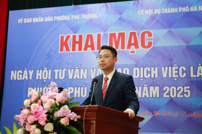 Phó Chủ tịch UBND phường Bùi Thế Cường phát biểu khai mạc Ngày hội