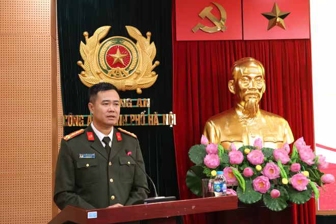 Đại tá Nguyễn Ngọc Quyền - Phó Bí thư Đảng ủy, Phó Giám đốc CATP Hà Nội phát biểu tại hội nghị