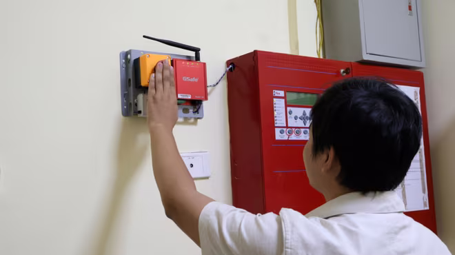 Thiết bị truyền tin báo cháy được kết nối trực tiếp với hệ thống PCCC của cơ sở, đồng thời truyền tín hiệu đến Trung tâm Thông tin chỉ huy PCCC và CNCH