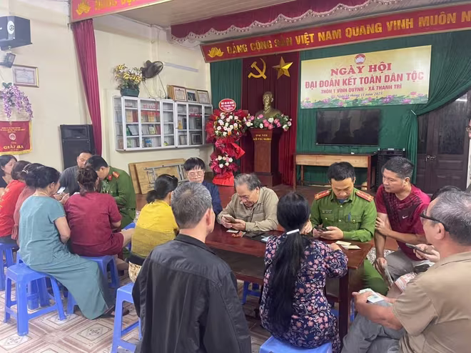 Công an xã Thanh Trì nỗ lực thực hiện Kế hoạch cao điểm 60 ngày đêm, với mục tiêu rà soát, đối chiếu, cập nhật và làm sạch toàn bộ dữ liệu đăng ký xe, giấy phép lái xe