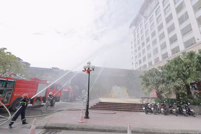 Lực lượng PCCC cơ sở phối hợp cùng Cảnh sát PCCC và CNCH tổ chức thực tập phương án chữa cháy tại Học viện