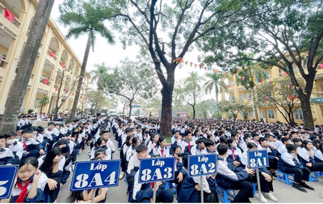 Công an xã Thiên Lộc phối hợp Ban giám hiệu Trường THCS Bùi Quang Mại tổ chức buổi tuyên truyền phòng ngừa tội phạm và vi phạm pháp luật trong thanh, thiếu niên, học sinh cho hơn 1.300 học sinh, giáo viên Trường THCS Bùi Quang Mại