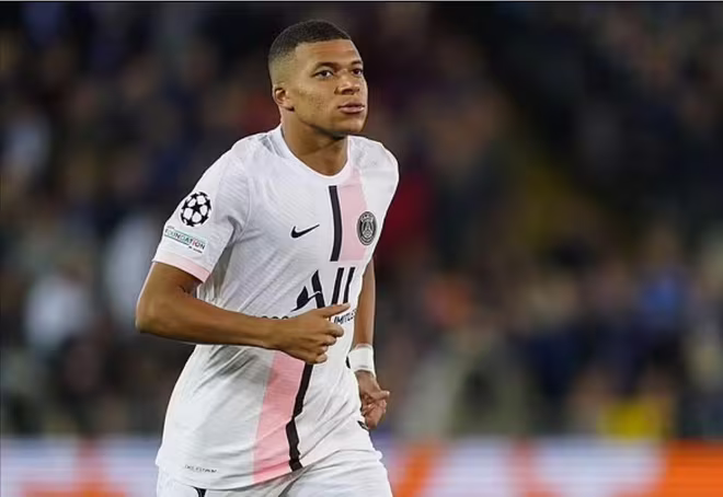 Man City sẵn sàng cạnh tranh với Real Madrid mua Mbappe vào tháng 1 năm tới Man City sẵn sàng cạnh tranh với Real Madrid mua Mbappe vào tháng 1 năm tới
