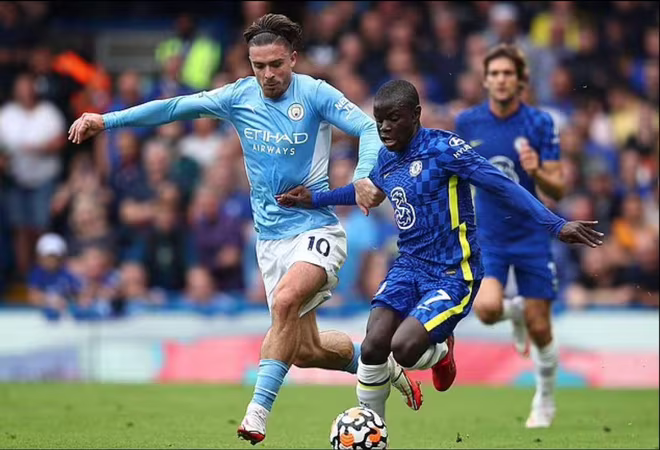 Kante (phải) bỏ lỡ trận gặp Juventus vì Covid-19