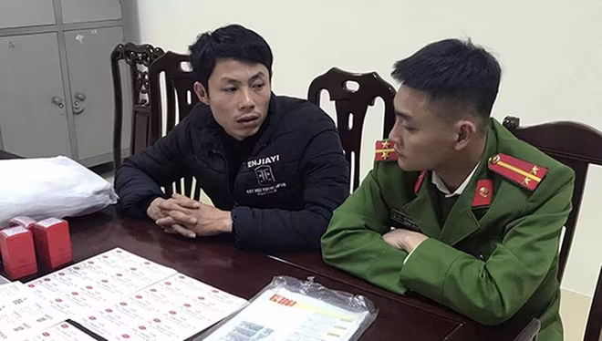 Hồ Văn Đức tại cơ quan công an Hồ Văn Đức tại cơ quan công an