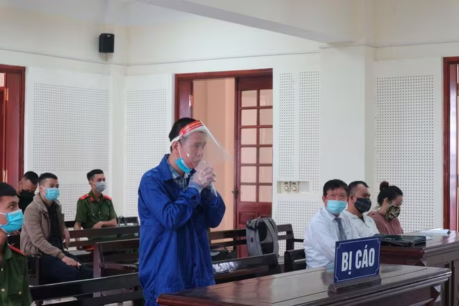 Trần Văn Sơn trong phiên xét xử Trần Văn Sơn trong phiên xét xử