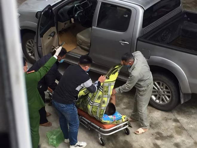 Người đàn ông tử vong trên ghế lái của xe bán tải ảnh 1 Người đàn ông tử vong trên ghế lái của xe bán tải ảnh 1