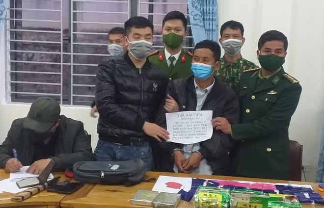 “Đánh” chuyến hàng lớn đầu năm, Già Xái Phia bị bắt cùng số lượng ma túy lớn “Đánh” chuyến hàng lớn đầu năm, Già Xái Phia bị bắt cùng số lượng ma túy lớn