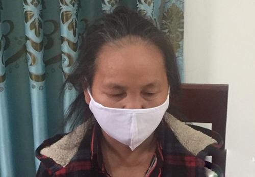 Hạ Y Dí tại cơ quan công an