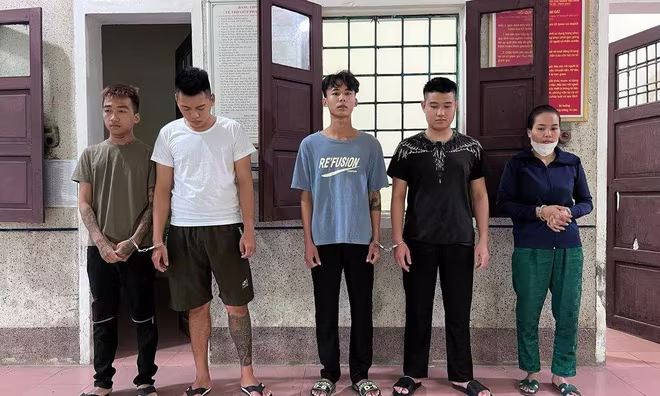 Nhóm đối tượng nhận tiền để tấn công ông V. Nhóm đối tượng nhận tiền để tấn công ông V.