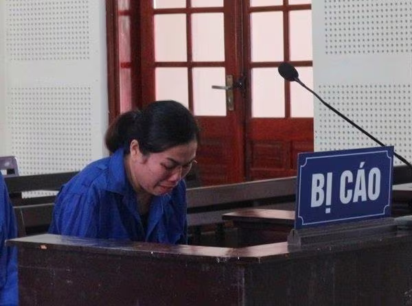 Vân khóc suốt phiên xét xử vì ân hận Vân khóc suốt phiên xét xử vì ân hận