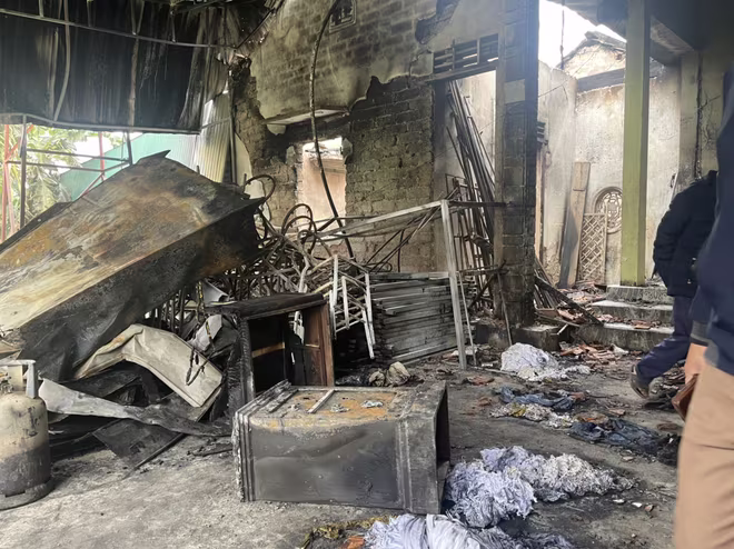Nhiều tài sản bị hư hỏng sau vụ hỏa hoạn Nhiều tài sản bị hư hỏng sau vụ hỏa hoạn