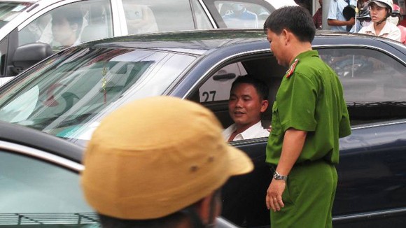 Xe công “đại náo” đường phố Sài Gòn ảnh 1 Xe công “đại náo” đường phố Sài Gòn ảnh 1