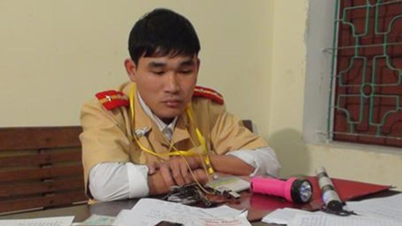 Cảnh giác với thủ đoạn giả danh CSGT ảnh 1 Cảnh giác với thủ đoạn giả danh CSGT ảnh 1
