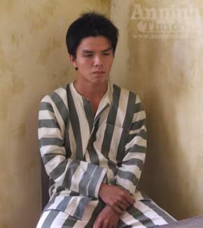 Côn đồ dùng đá, côn nhị khúc tấn công dã man người đi đường ảnh 1 Côn đồ dùng đá, côn nhị khúc tấn công dã man người đi đường ảnh 1