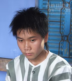 Côn đồ dùng đá, côn nhị khúc tấn công dã man người đi đường ảnh 2 Côn đồ dùng đá, côn nhị khúc tấn công dã man người đi đường ảnh 2