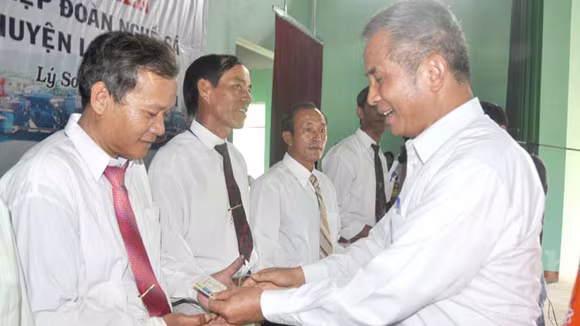 Ngư dân gắn kết bảo vệ biển đảo  ảnh 1