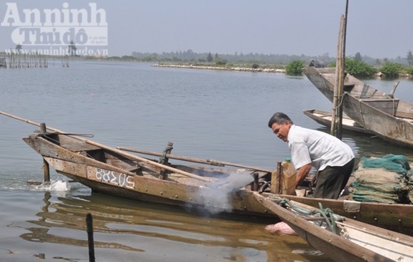 Kỳ lạ lão ngư mù đánh cá bằng…tai ảnh 4 Kỳ lạ lão ngư mù đánh cá bằng…tai ảnh 4
