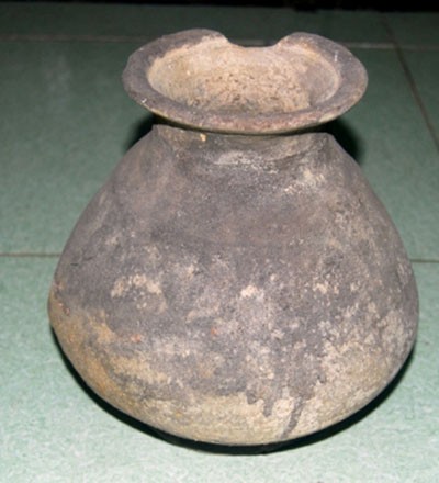 Tìm thấy chiếc bình gốm cổ nhất trên sông Hương ảnh 1 Tìm thấy chiếc bình gốm cổ nhất trên sông Hương ảnh 1