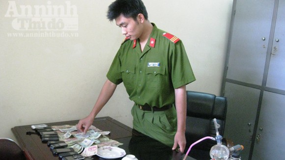 Khởi tố 9 đối tượng tàng trữ ma túy và đánh bạc ảnh 1 Khởi tố 9 đối tượng tàng trữ ma túy và đánh bạc ảnh 1