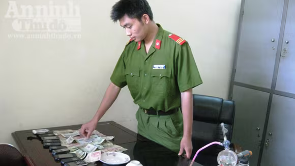Khởi tố 9 đối tượng tàng trữ ma túy và đánh bạc ảnh 1 Khởi tố 9 đối tượng tàng trữ ma túy và đánh bạc ảnh 1