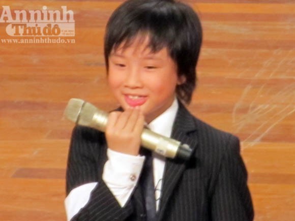 Xem chú bé 8 tuổi hát Chú ếch con và nhảy như MJ ảnh 4 Xem chú bé 8 tuổi hát Chú ếch con và nhảy như MJ ảnh 4