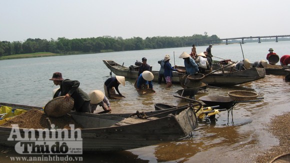Lay lắt làng Giang Hến... ảnh 1 Lay lắt làng Giang Hến... ảnh 1