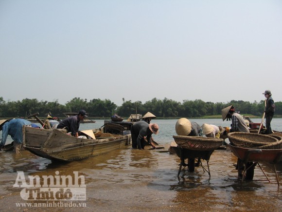 Lay lắt làng Giang Hến... ảnh 3 Lay lắt làng Giang Hến... ảnh 3