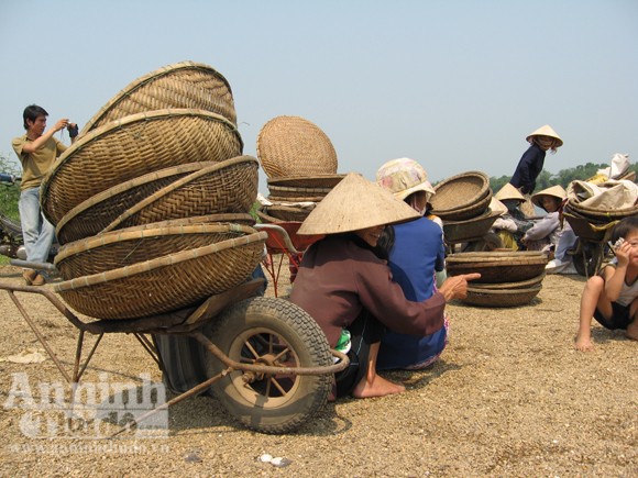 Lay lắt làng Giang Hến... ảnh 2 Lay lắt làng Giang Hến... ảnh 2