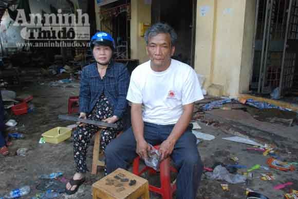 Cảnh sát bới tro tìm vàng cho tiểu thương ảnh 3 Cảnh sát bới tro tìm vàng cho tiểu thương ảnh 3