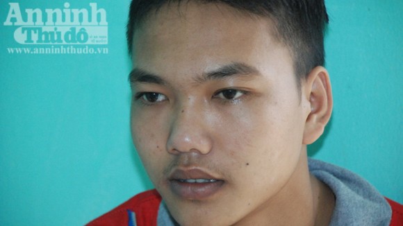 Kẹp dao đâm đối thủ, đâm cả người can ngăn ảnh 1 Kẹp dao đâm đối thủ, đâm cả người can ngăn ảnh 1
